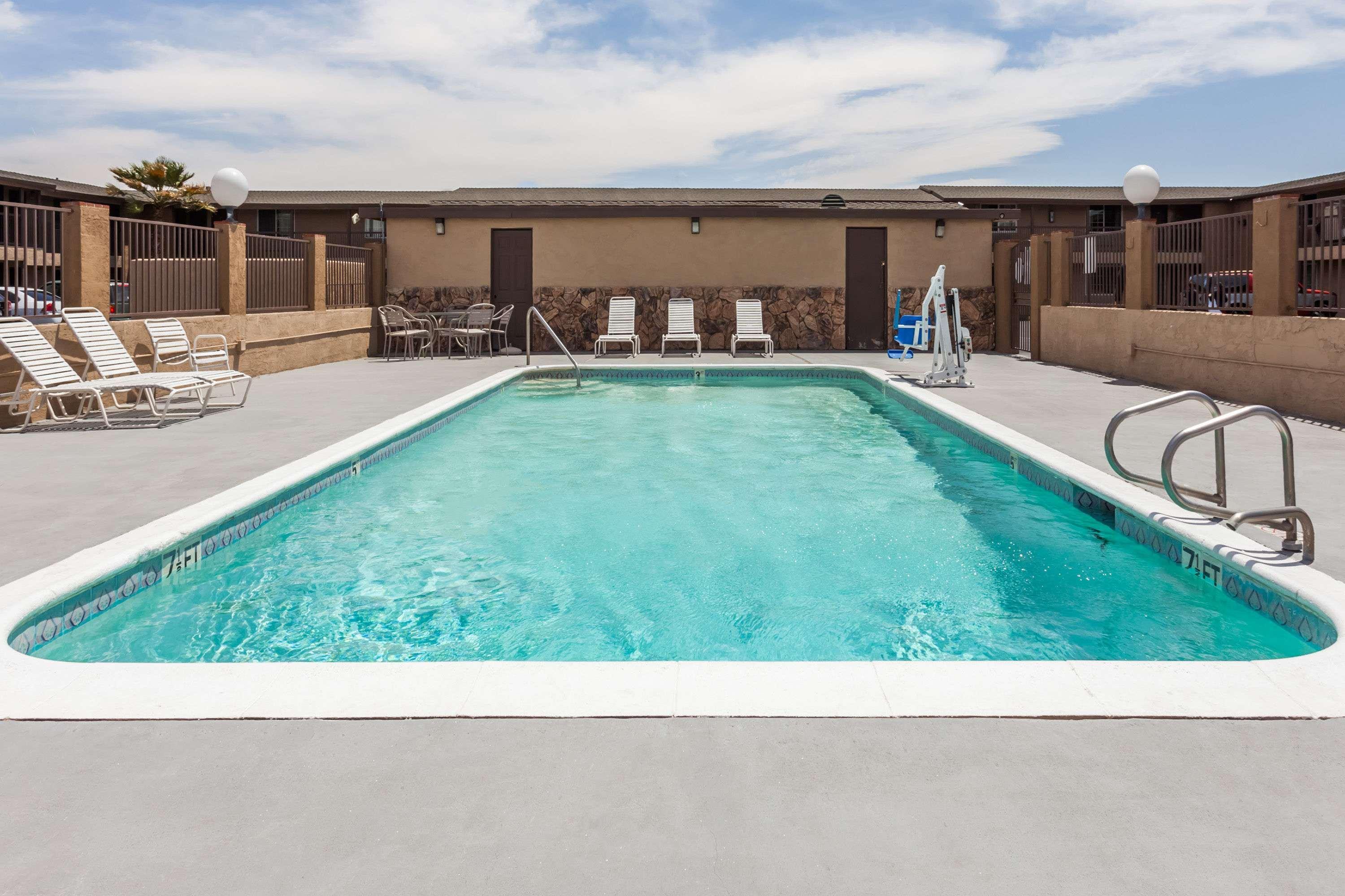 Travelodge By Wyndham Victorville Εξωτερικό φωτογραφία