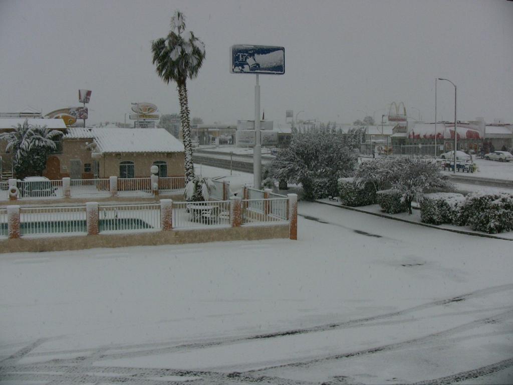 Travelodge By Wyndham Victorville Εξωτερικό φωτογραφία