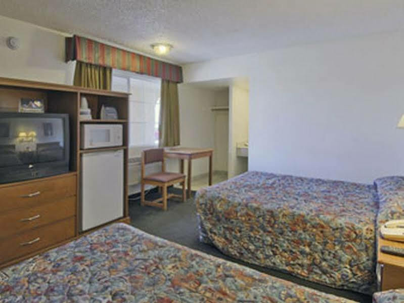 Travelodge By Wyndham Victorville Εξωτερικό φωτογραφία